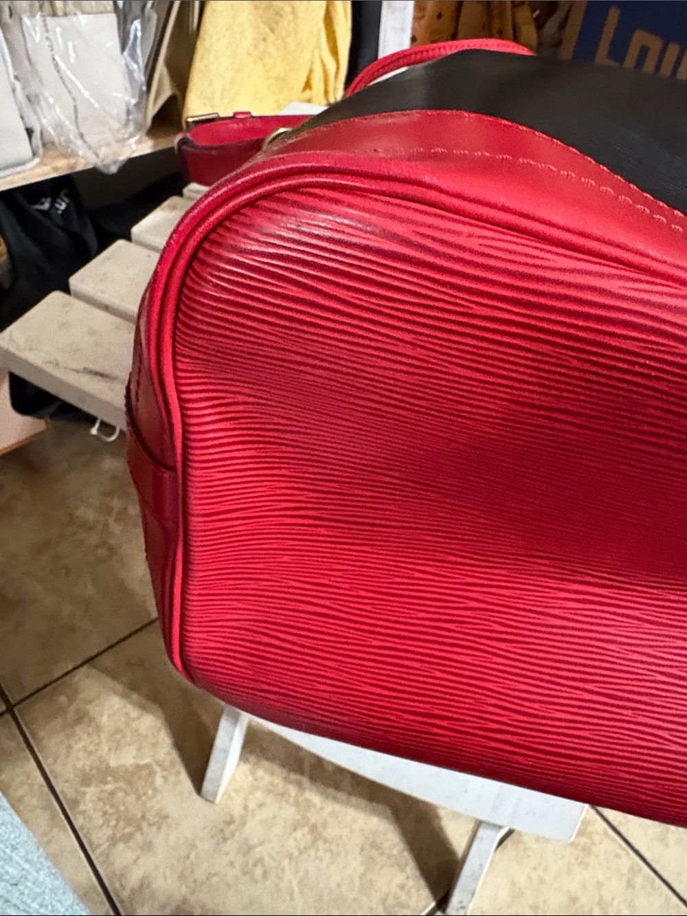 LV EPI LEATHER LARGE BUCKET - Picture 4 of 9